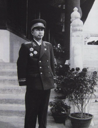 “雷公爷”刘亚楼顶撞毛泽东，毛主席却说：他说了算吧，我管不了