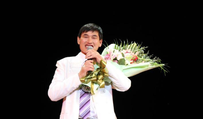 大衣哥怎么出名的（“大衣哥”朱之文艰辛成名史）