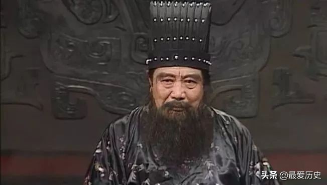 这条恶龙，开启了400年乱世