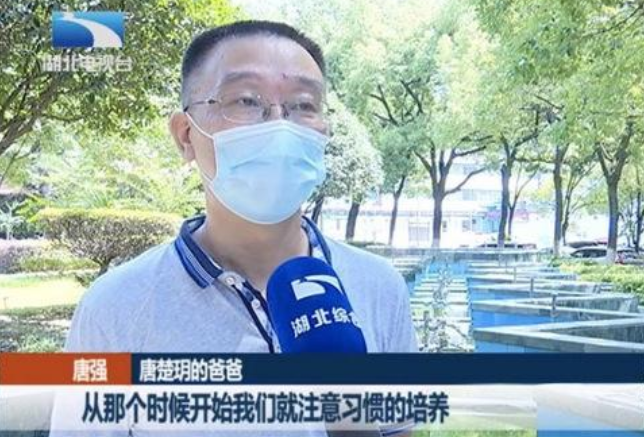 高考状元725分考入北大，父母总结经验：小学是培养孩子的关键