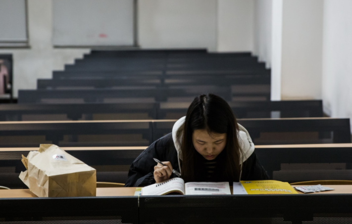 多所高校被曝歧视双非学生，被加入“考研黑名单”，考研生要注意