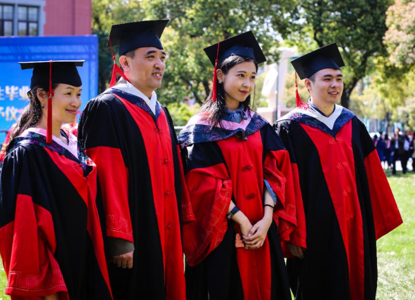 教育部发布“好消息”，研究生展颜欢笑，这回再也不担心秃头了