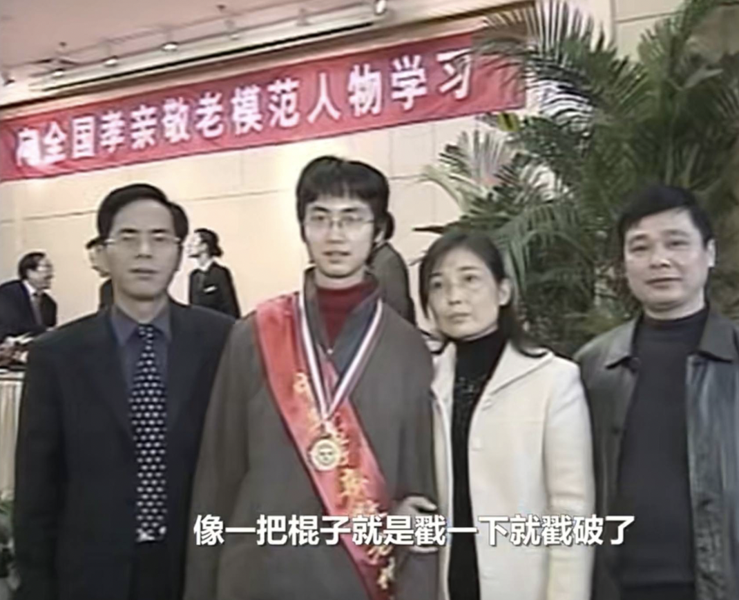 他是优秀大学生、全国道德模范，为何要在10年后变性成女人？