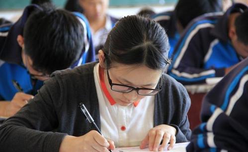 “北大”VS“清华”，谁才是中国最顶尖的大学，院校榜单告诉你