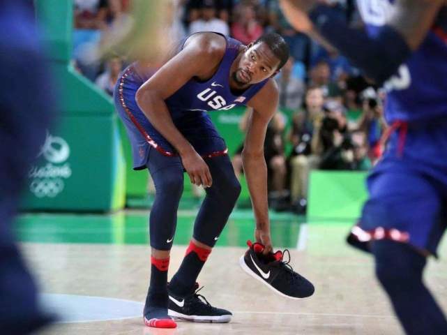 奥尼尔穿几码鞋（NBA最大的脚与最小的脚：奥尼尔穿58码的鞋，有人才穿43码）