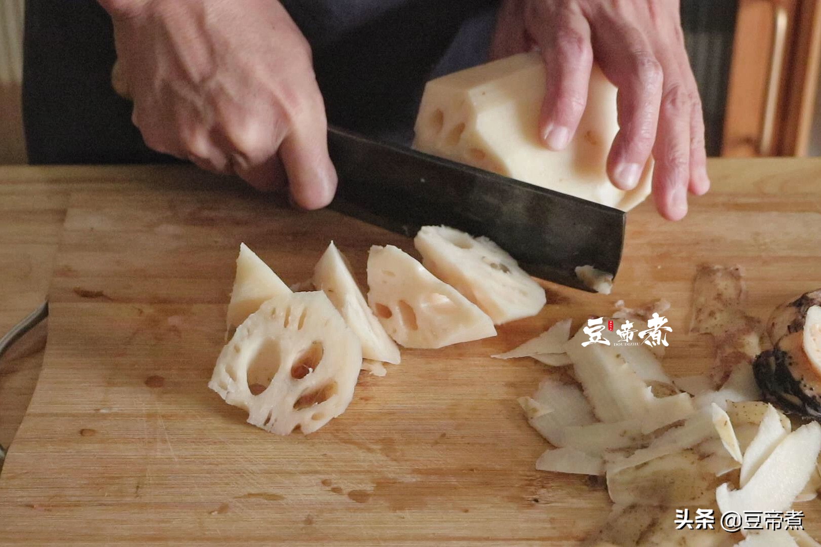 家婆炖的汤，汤头浓郁肉骨特别香，原来做法那么简单