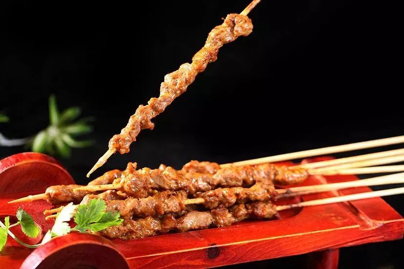 「重庆」大口喝酒大口吃肉~厉害了蒙餐！内蒙古元素为主题的餐厅
