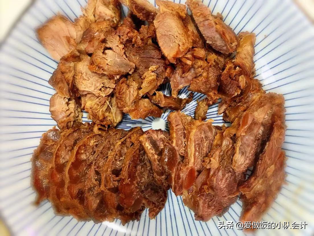 高压锅压牛腩要压多久（牢记2点牛肉软烂好吃还入味）