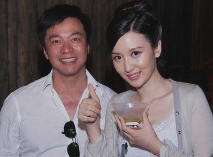 2008年,对林心如来说是灰暗的一年,相恋八年的男友被爆出轨蓝燕.