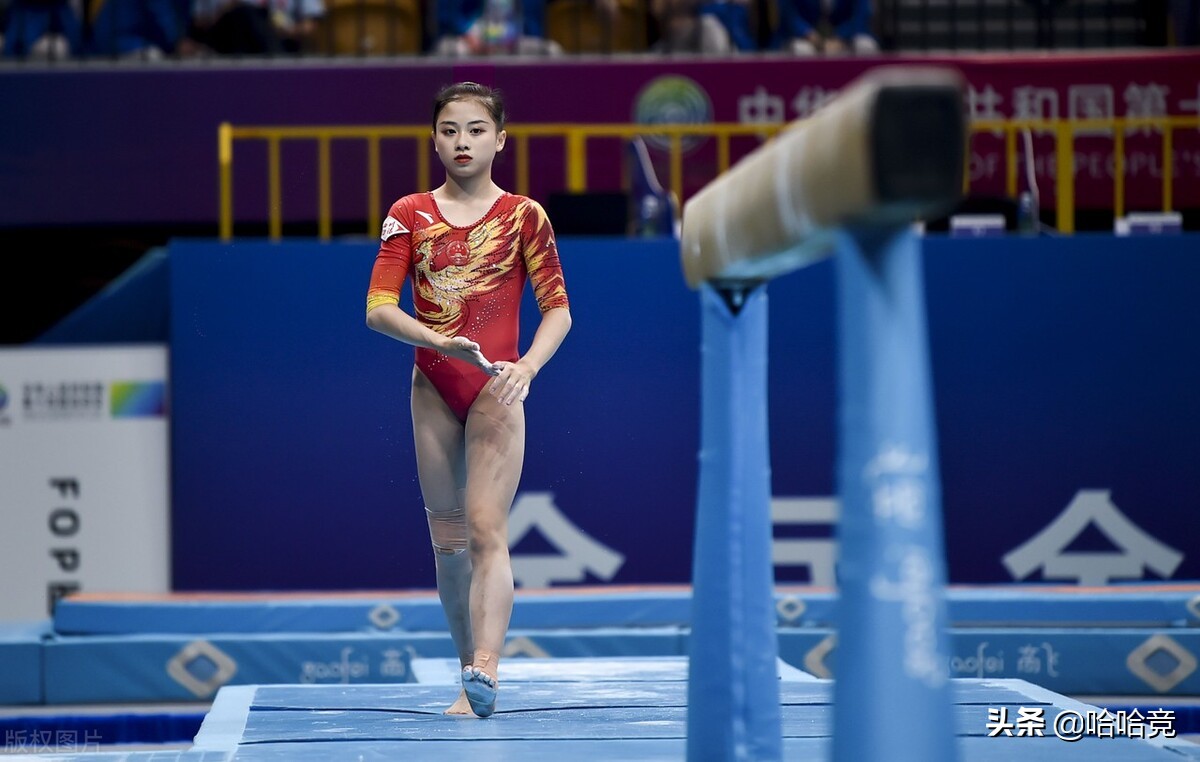 世界杯体操锦标赛女子(体操世锦赛女子资格赛中国4人出战3人掉器械，韦筱圆两项暂居第一)