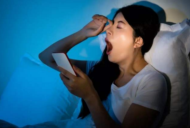 中学生学习疲劳，会陷入失眠困境，学会调整放松学习更有效率