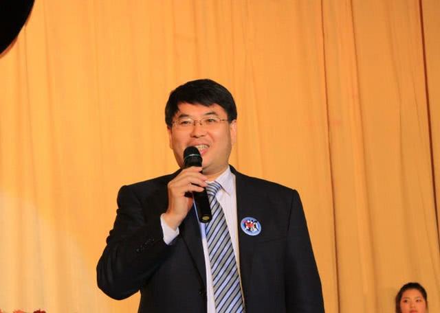 展涛:最年轻的985大学校长,人称神童,两任妻子都是漂亮女博士