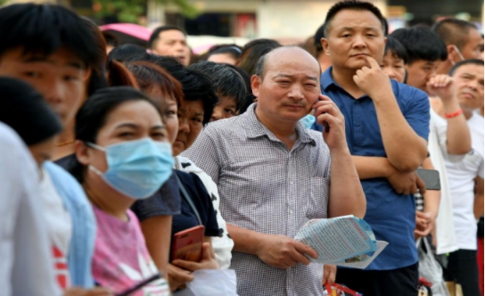 河南考生有多难？2021年高考招生又出争议，郑大河大缩招10%