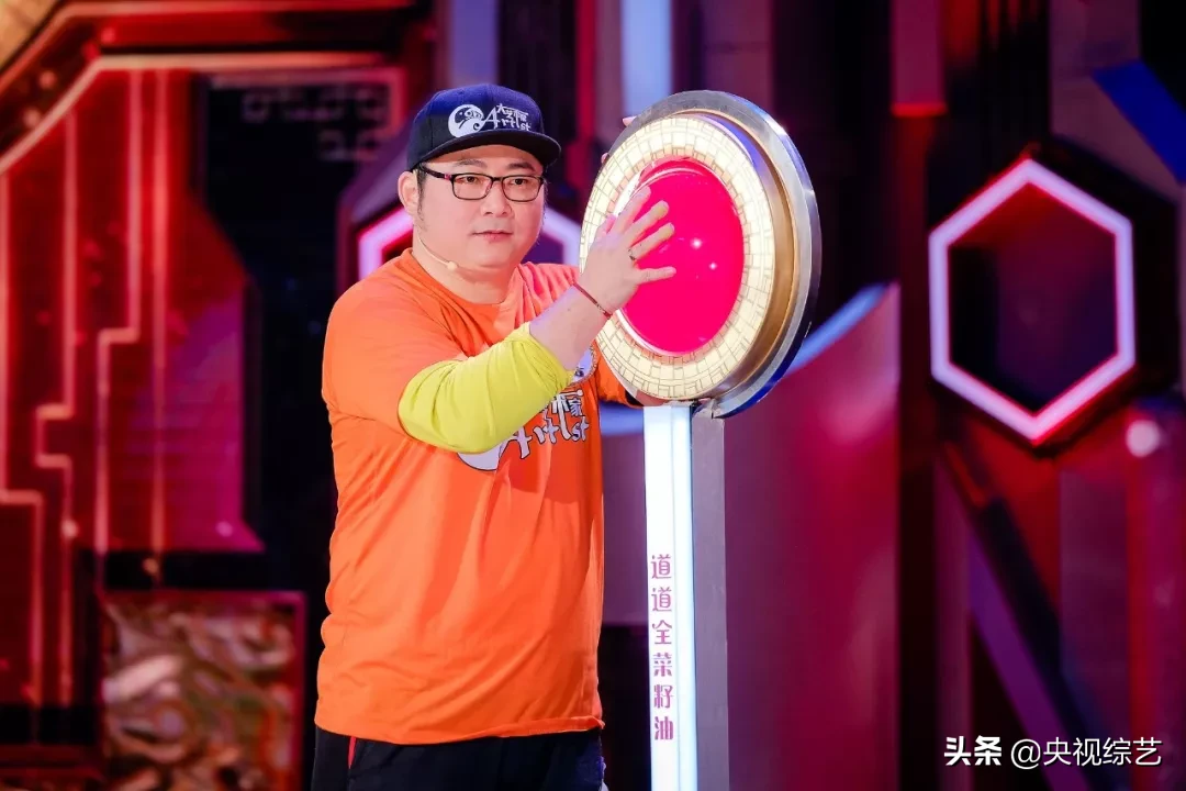 超美新疆姑娘，超高颜值机长，转圈的内蒙汉子，考下53个证的牛人……