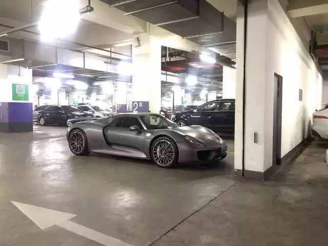 一台属于未来十年的超级跑车——保时捷918 Spyder