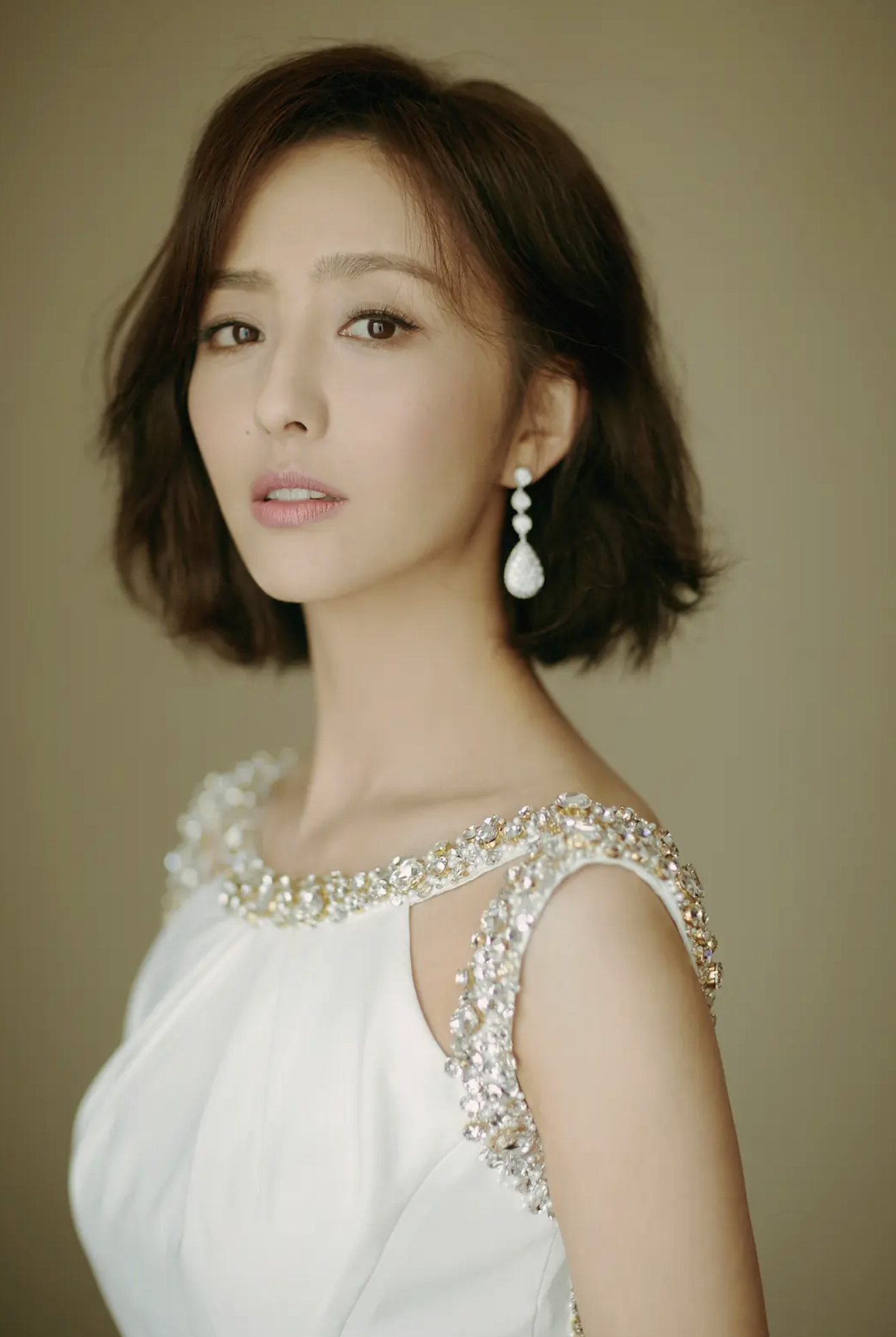 佟丽娅简介(女神佟丽娅的隐忍人生,和她生命中爱过的一个重要男人)