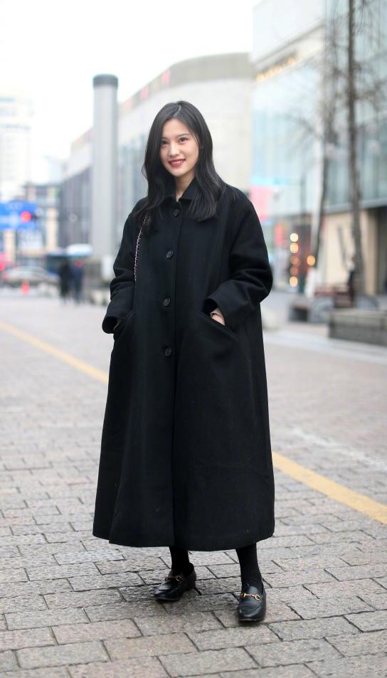 讲真，穿黑色就服杭州女生！她们的“黑色穿搭”街拍，越看越时髦