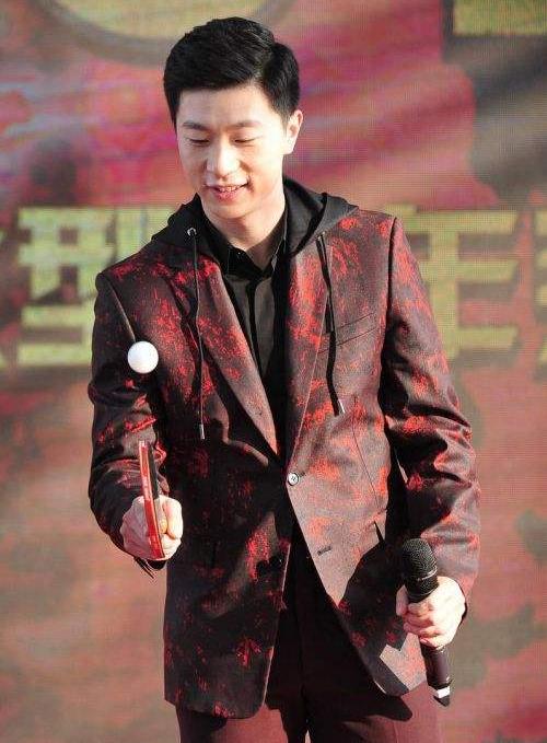 自己一个人怎么打乒乓球（单人练习乒乓球—最快涨球感秘籍，12种不同的颠球方法）