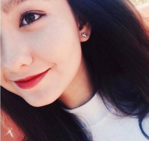 古丽是这部作品当中的一个特别受宠的女生鼓励的扮演者,香奈儿辛普森