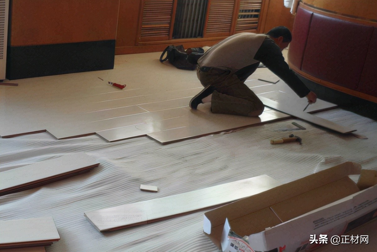 如何正确地铺设木地板，了解这些步骤及方法，地板使用更长久