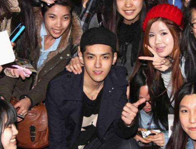 郑爽被前男友扒出代yun弃养,1.6亿天价片酬