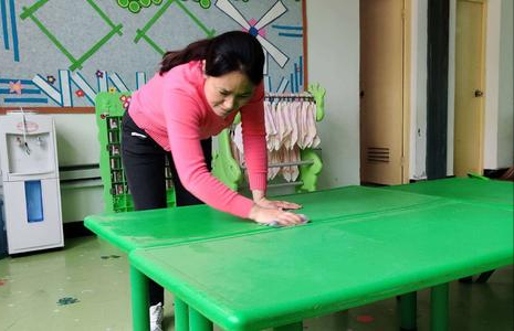 幼儿园保育员是怎样的存在？请不要叫她们“阿姨”，她们也是老师