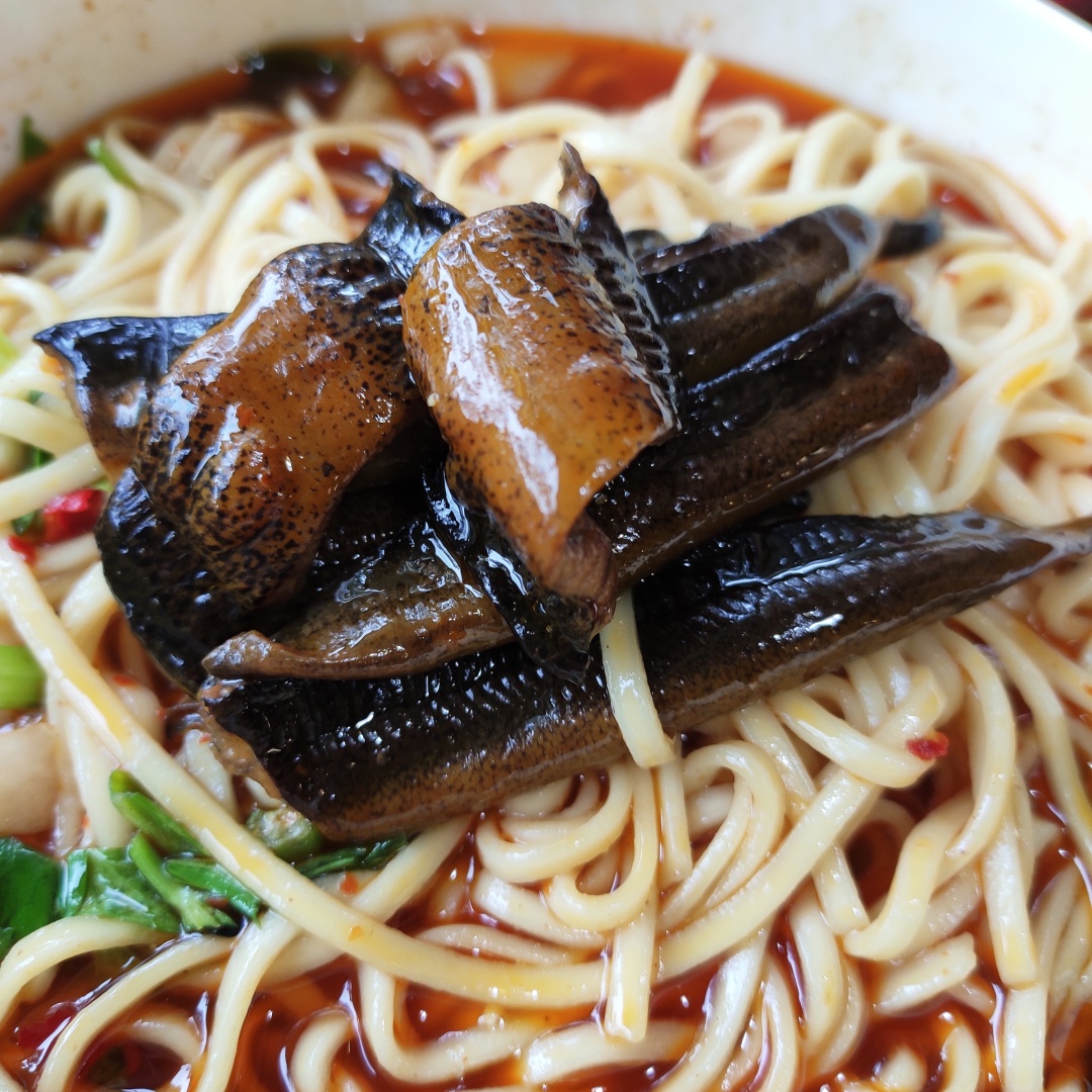 成都本地鳝鱼面测评!见识了面条中的爱马仕,还帮外地人排了雷