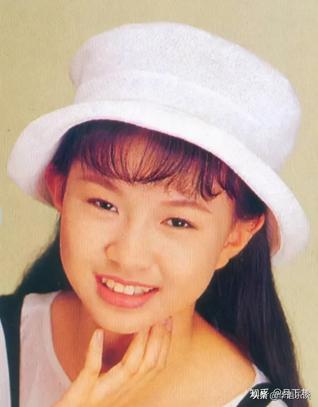 也就是说,当初听着她歌曲长大的人,其实有相当一部分比她年龄要大,当