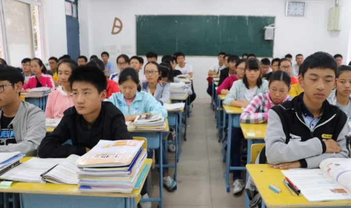 高考工厂翻车了？全校仅一名同学考上清华，考上985的也寥寥无几