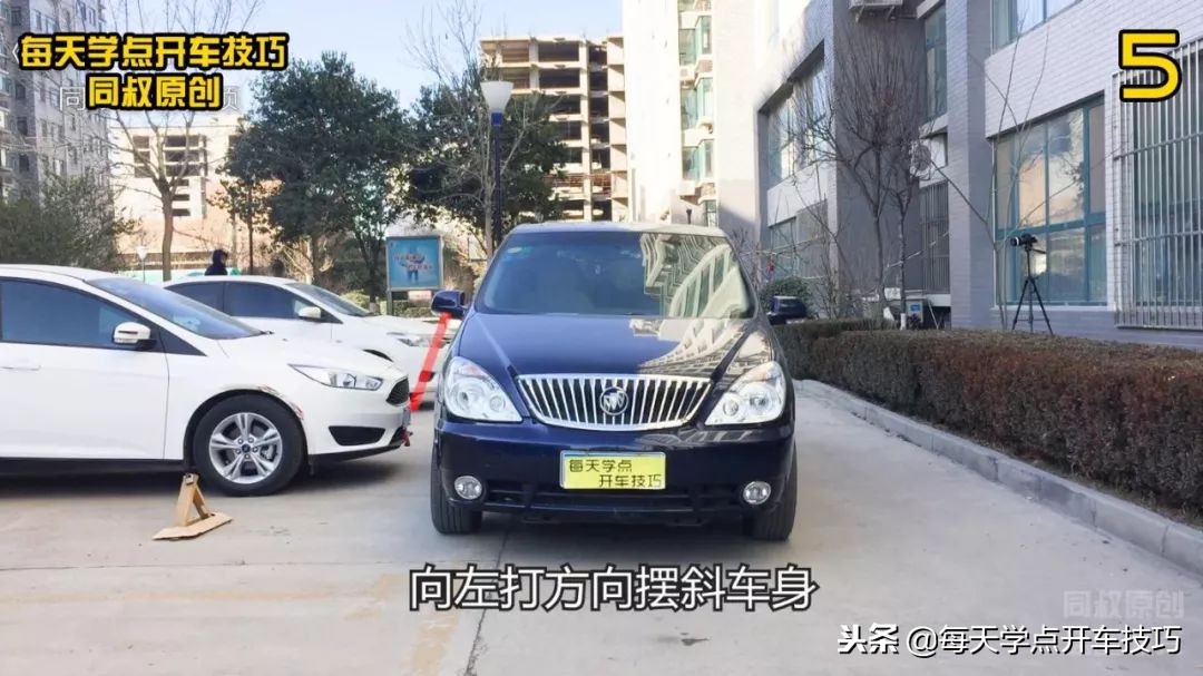 特别狭窄道路，倒车入库技巧，新手学会不吃亏