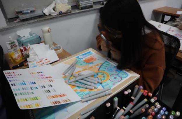 杭州姑娘四战考研失败，报培训班仅3个月又被开除，网友认为不冤