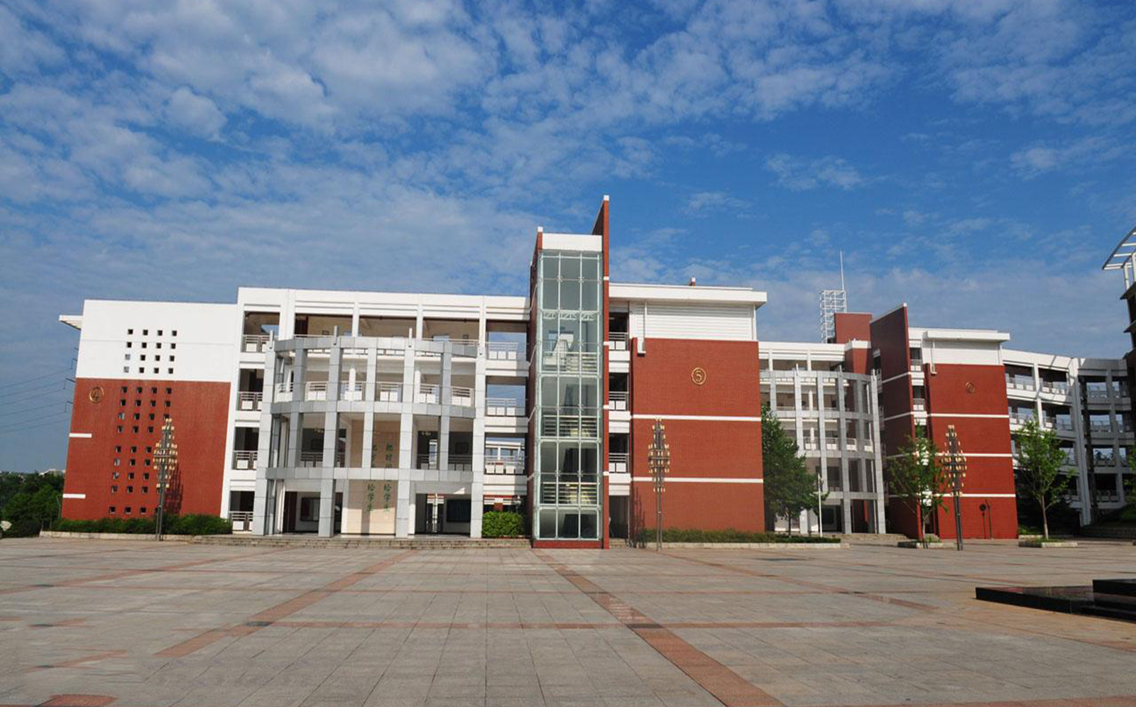 武汉两所名高，2020高考成绩，武昌实验中学与华师一附中难分伯仲