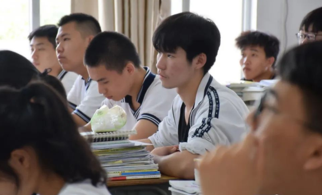 英语或将被踢出高考，教育部做出回应，家长：用处不大应该取消