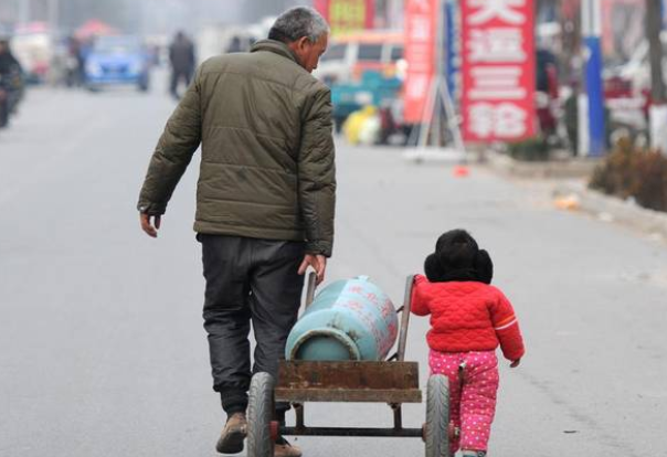 小学生作文《爷爷》，没有为凑字数而写，26个字的文章让人感动