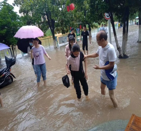 随县足球队(洪山镇中心学校：崇德尚体身心健，高位走强谱新篇)