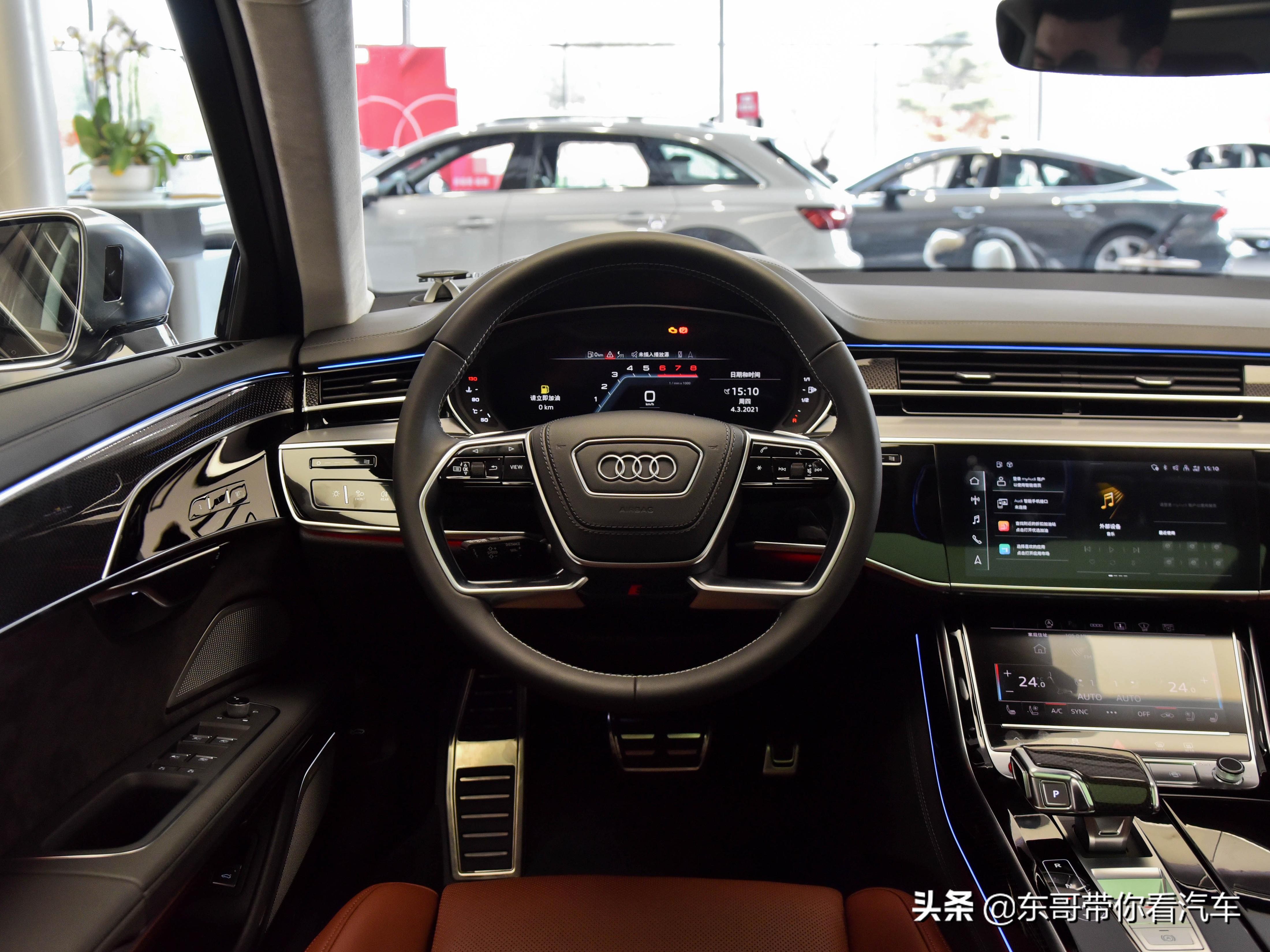 V8动力高性能奥迪旗舰轿车，第二排空间配置旗舰感受，实拍奥迪S8