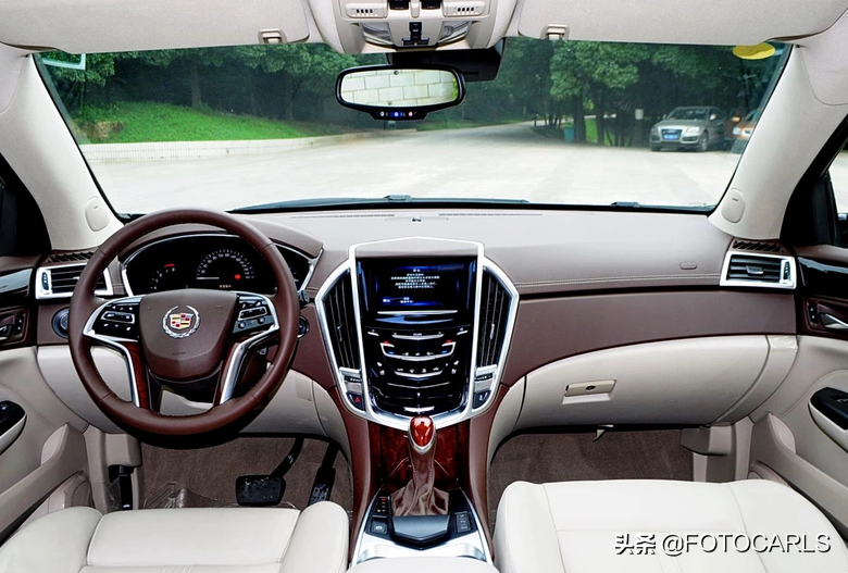 凯迪拉克SRX 3.6L V6实拍，重2.1吨的美式豪华，近60万售价还很火