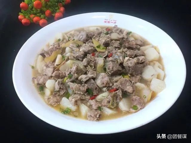 全网最帅厨师长、霸气菜、全鱼宴……高考“加油餐”实力爆表