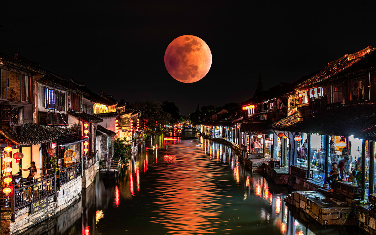 中秋望月作者:徐君蟾宫如银合千家,清辉缱绻漫碧莎.