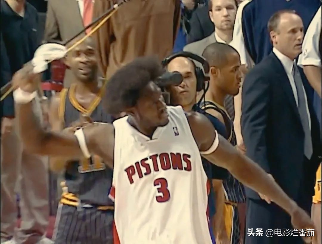 nba球星有哪些紀(jì)錄片（史上最慘烈的NBA斗毆現(xiàn)場(chǎng)！這部紀(jì)錄片，揭開(kāi)奧本山宮殿沖突之謎）