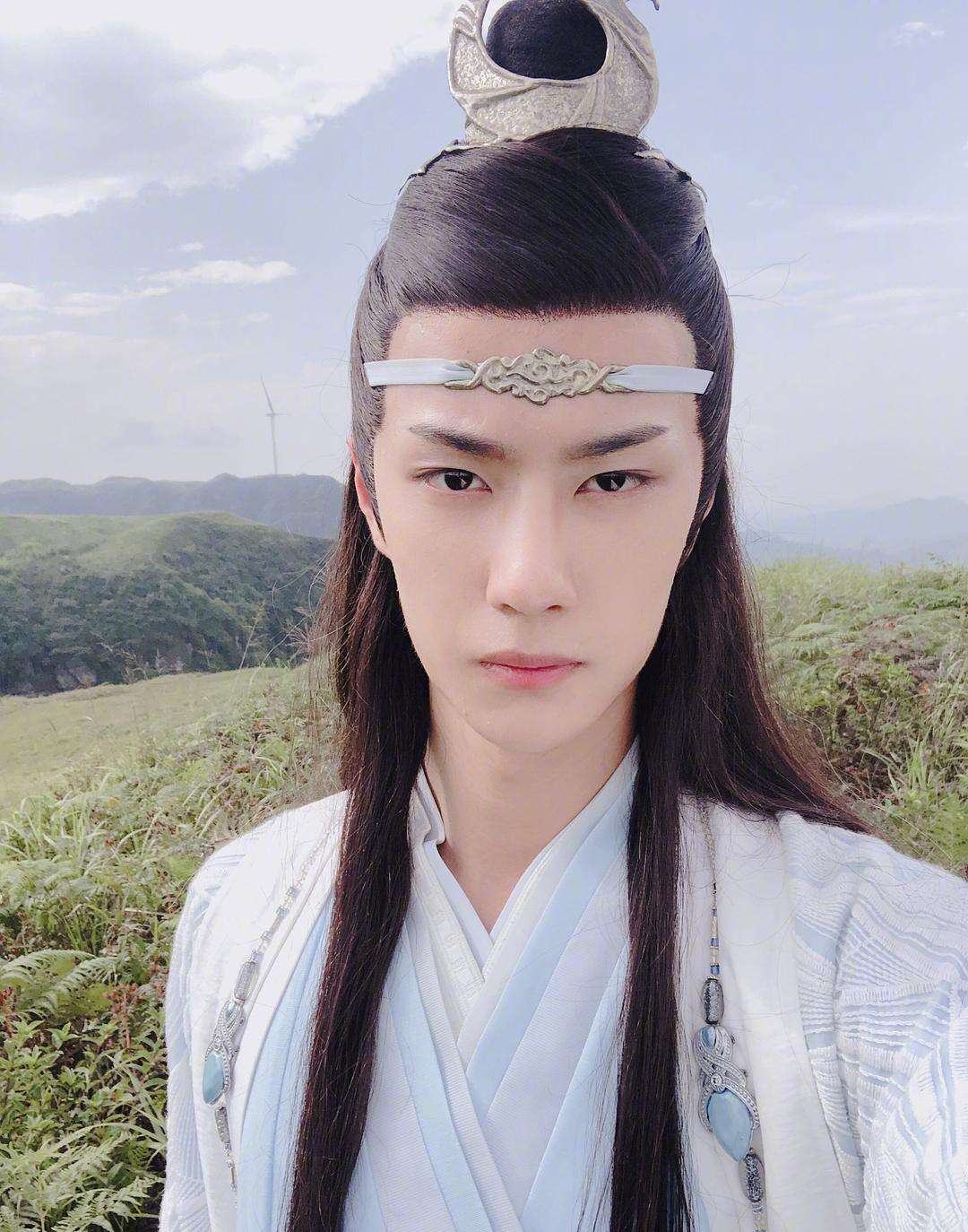 电视剧(这些男星实在不适合古装:黄明昊版夜华很赶客,周艺轩秒变路人)