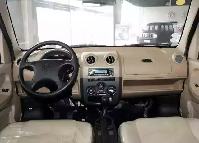 国产四驱面包车，越野能力秒杀SUV，五菱宏光都甘拜下风！
