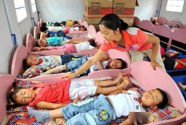 幼儿园保育员是怎样的存在？请不要叫她们“阿姨”，她们也是老师