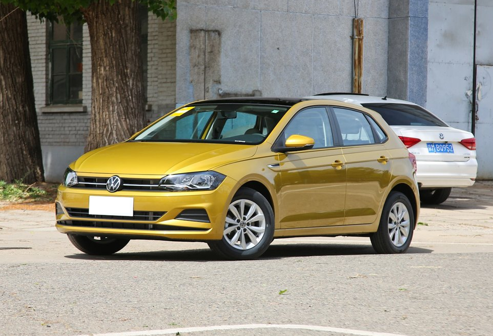 从9.99万降至7.09万起，百公里油耗5.5L，带你看大众Polo