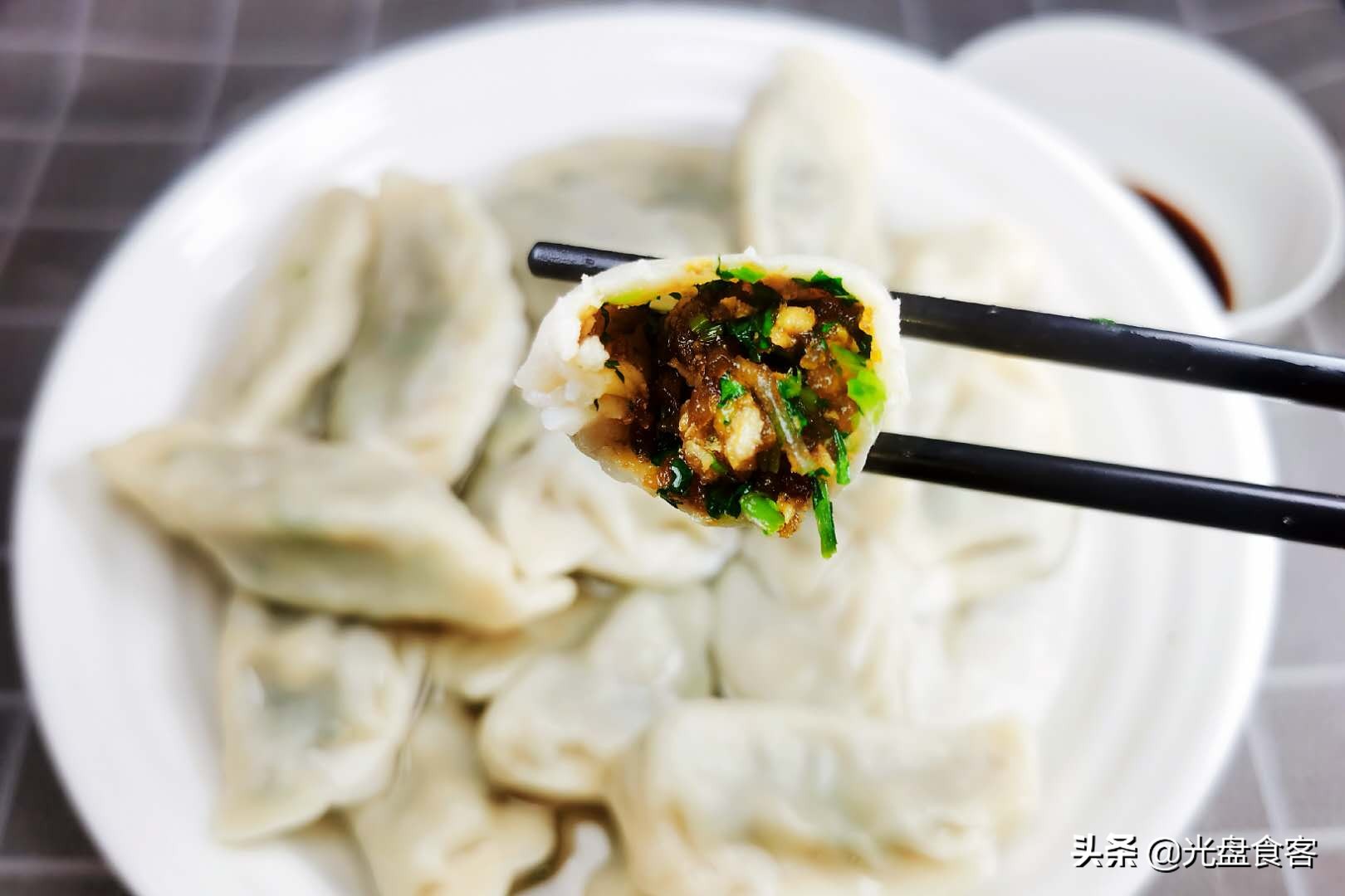 明日立冬，香菜馅饺子，馅香味美，多给家人吃，过冬身体棒