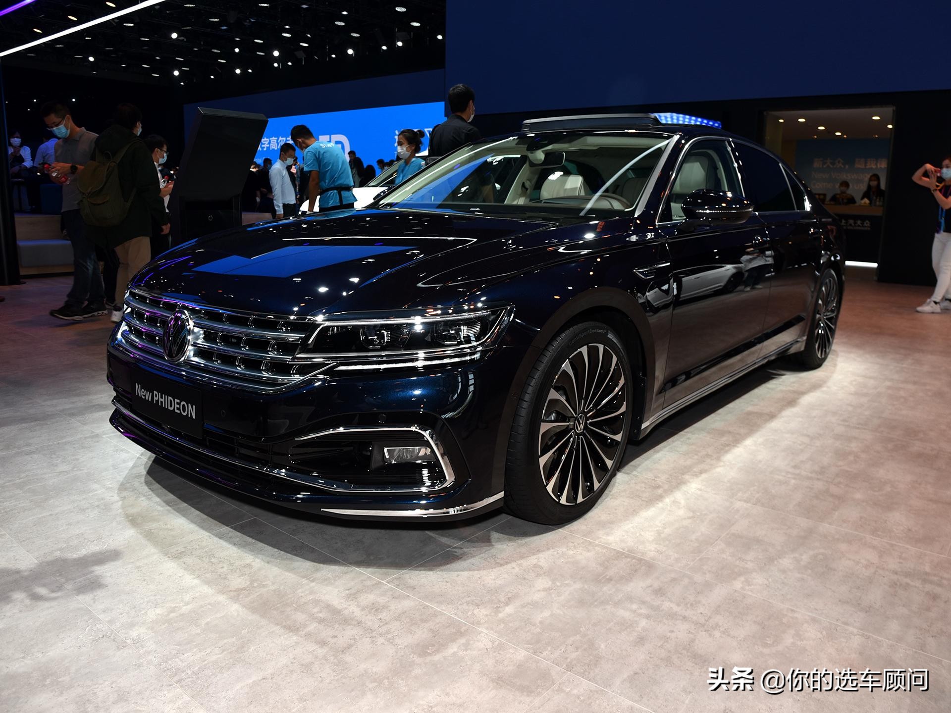 大众价位豪华行政级轿车,奥迪a6l的底帕萨特的壳,实拍大众辉昂