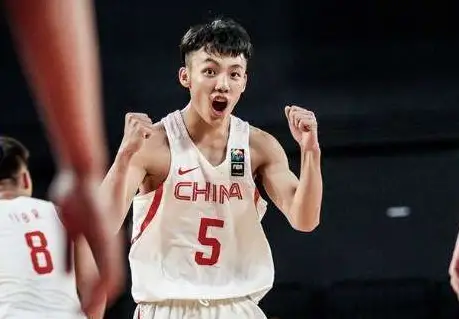 来说,确实非常有历史意义的,从一开始受到父亲的影响走上篮球这条道路