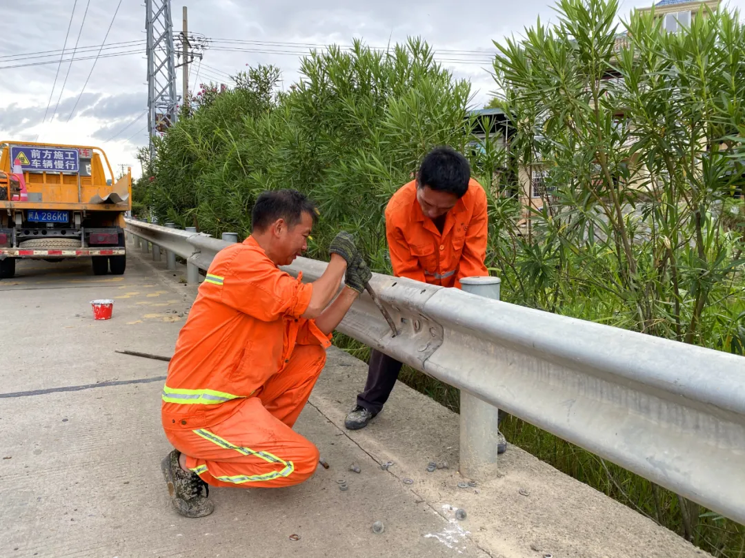 容易受伤的护栏 遇上靠谱的公路“医生”