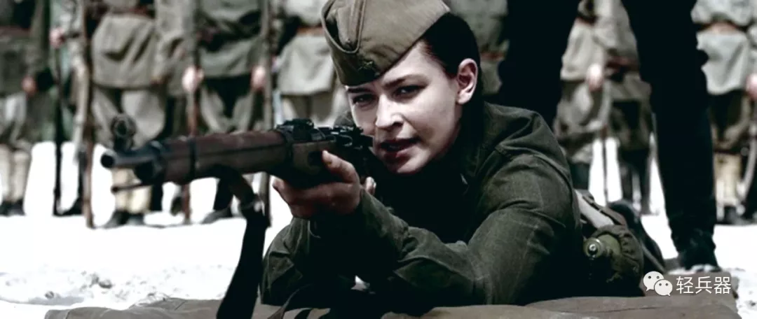 不爱红装爱武装，杀敌有功赠好枪，回到战火纷飞的苏联——评影片《女狙击手》