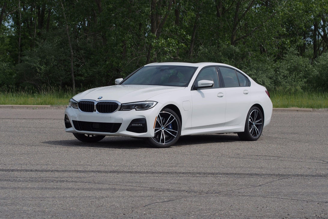 2021款宝马330e:插电混动的宝马不是高效,而是在"搞笑"